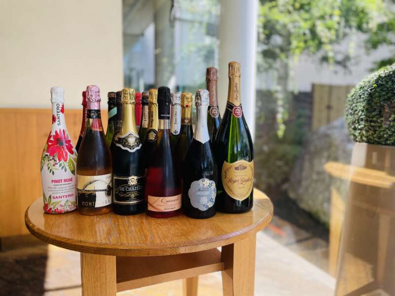 泡フェス2024 世界のスパークリングワイン飲み放題 プレオープンにはマグナムボトルもあり。