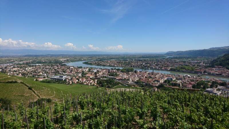 フランスコートデュローヌ地方 タン村