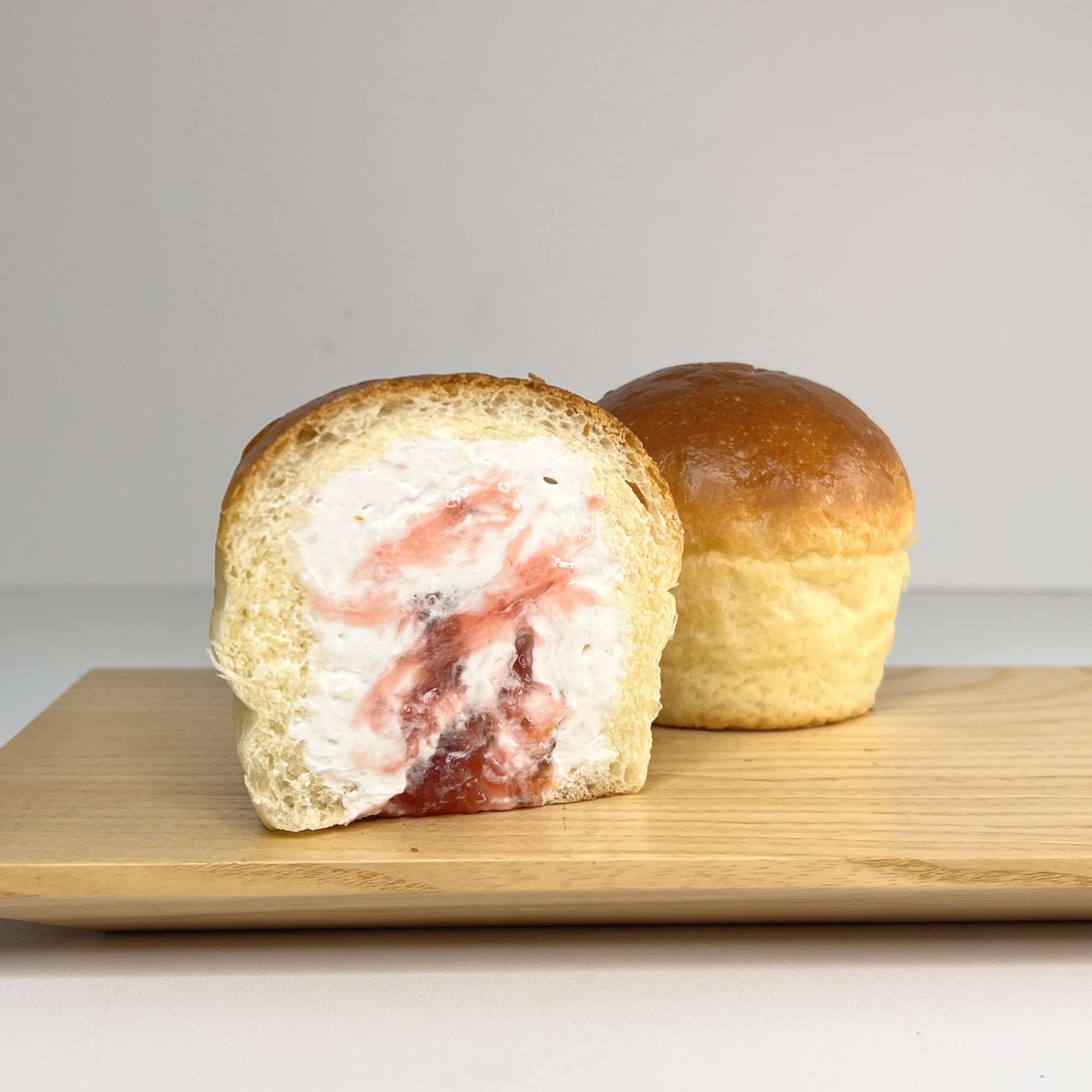 1月11/12日】各日50個限定！最初で最後の「いちごみるくの牛乳パン